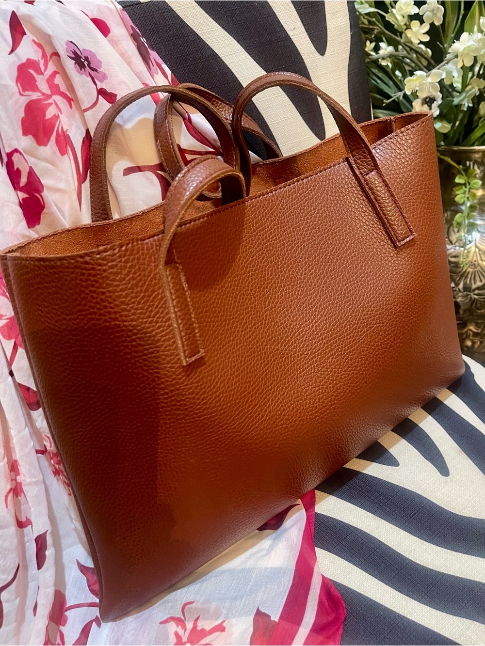 Vince Camuto All  Leather Tote Bag - Picture 10 of 11
